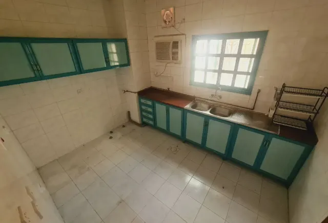 3-Bed Apartment with Balcony in Old Airport