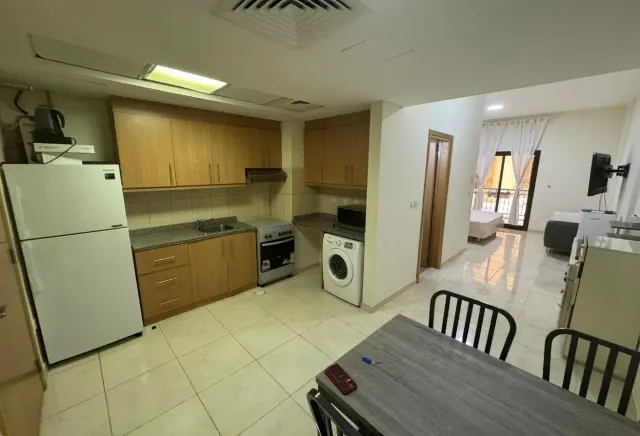Furnished Studio in Fox Hills | Balcony