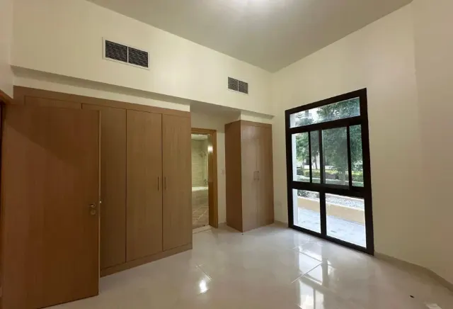 2-Bed & 3 bathroom Apartment in Fox Hills
