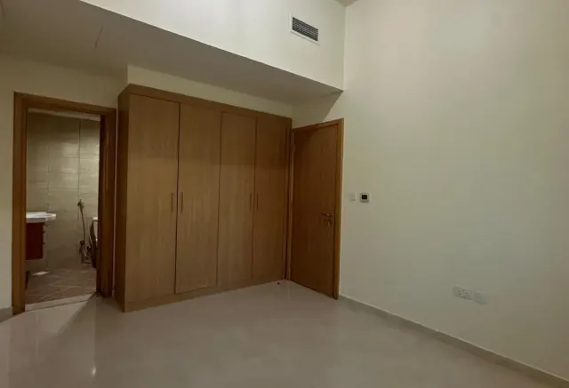2-Bed & 3 bathroom Apartment in Fox Hills