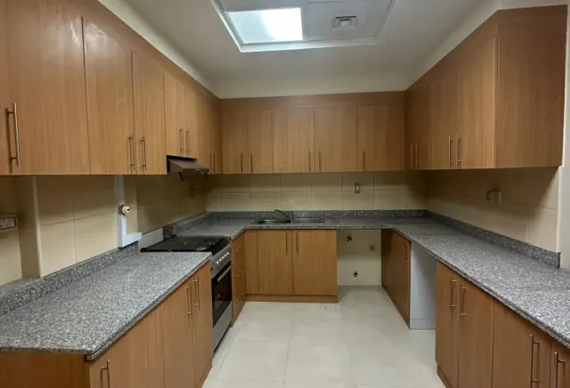 2-Bed & 3 bathroom Apartment in Fox Hills