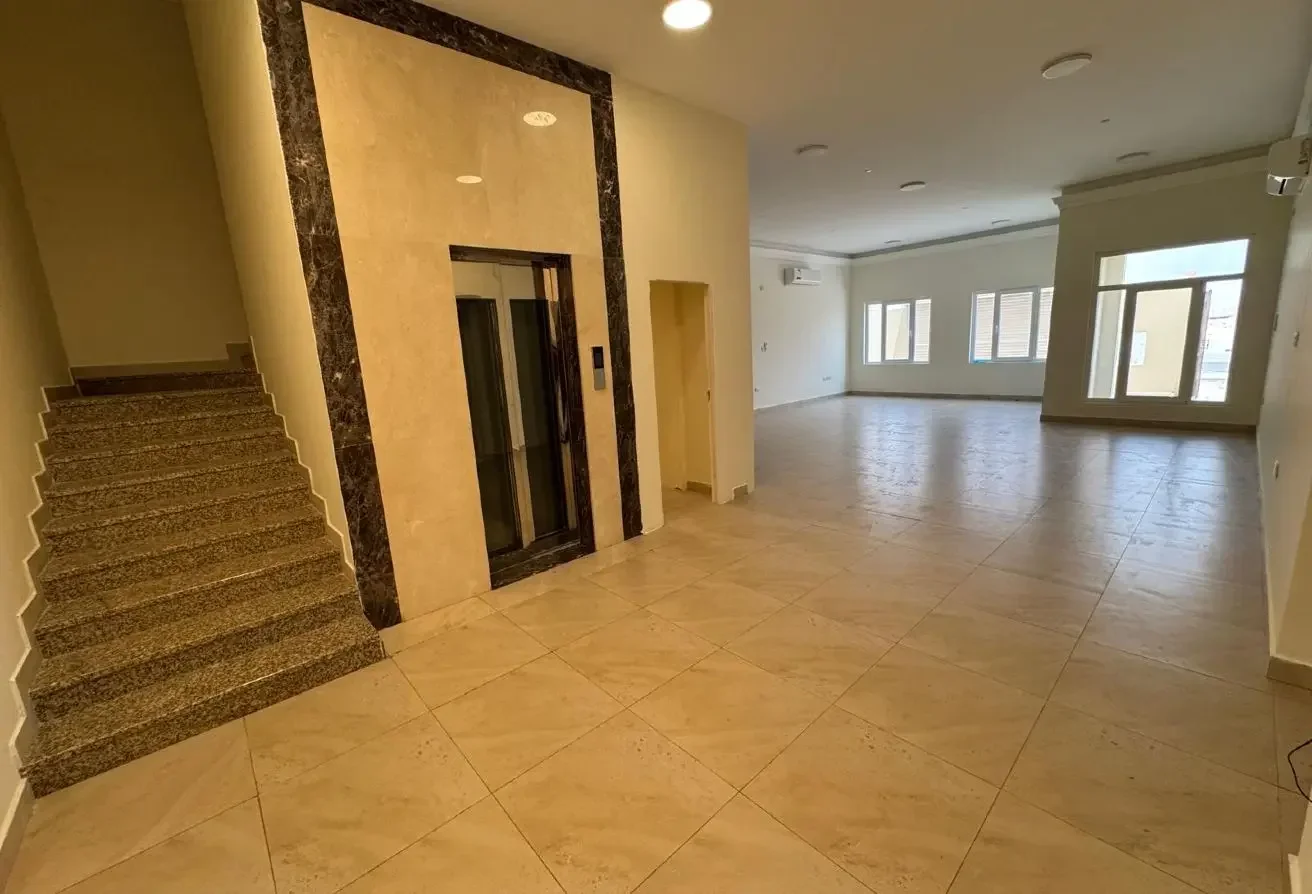Stand alone villa | elevator | Close to DFC