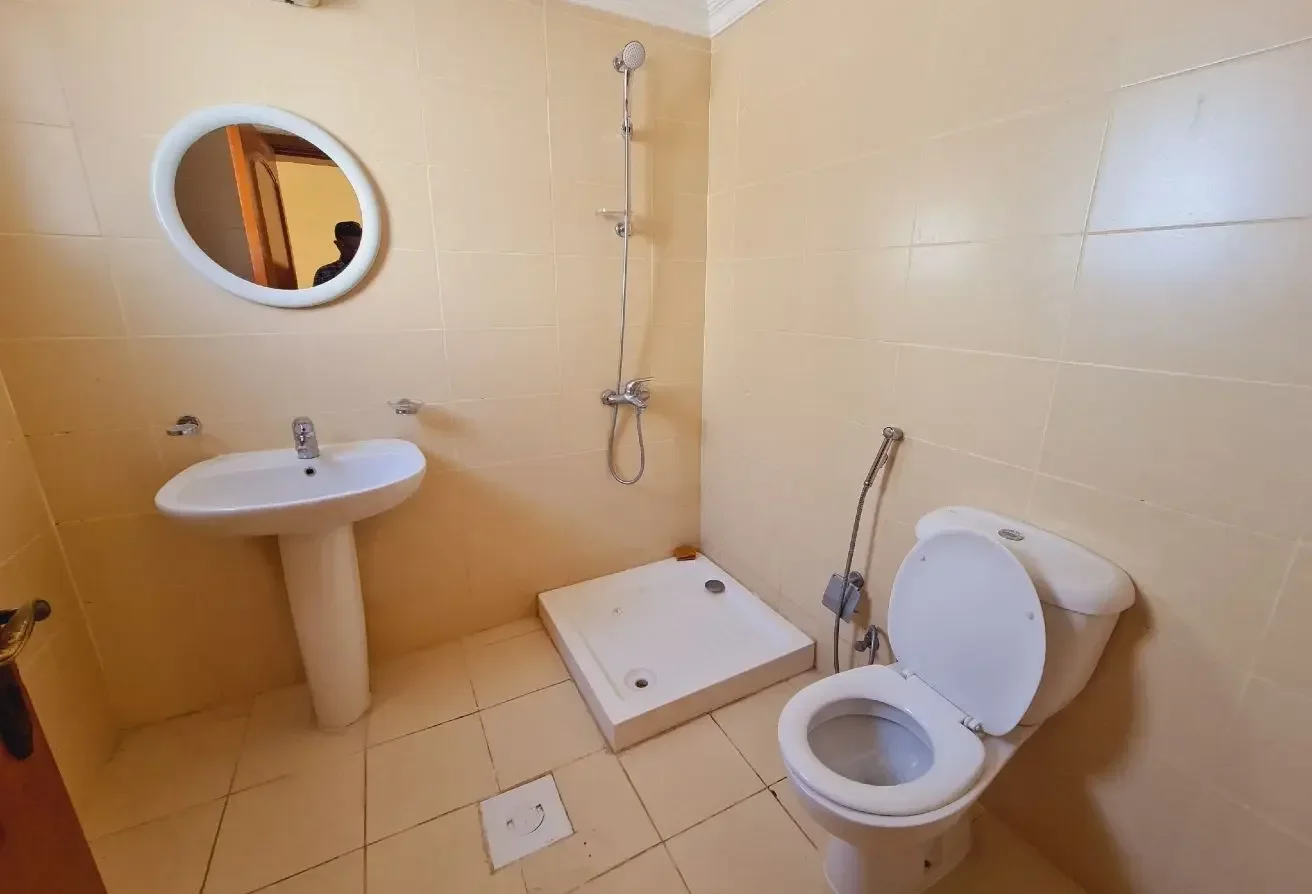 05 Bed | Stand alone | QAR. 12,000 | Abu hamour