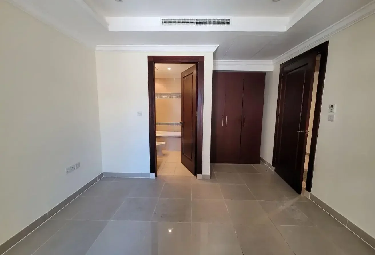 2 Bed | Semi furnished | Town house | Porto