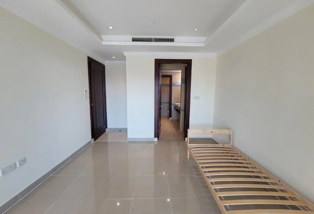 2 Bed | Semi furnished | Town house | Porto