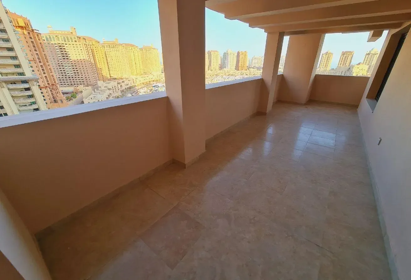 3 Bed | Maidroom | Balcony | Marina view | 13K