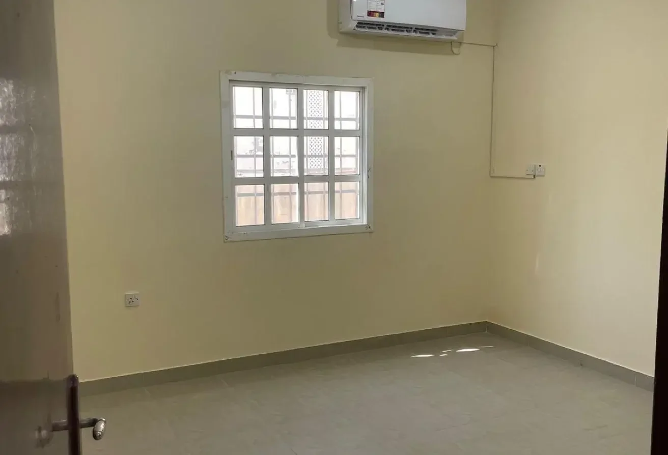 Big Standalone Villa| 06 Bedrooms| Al Khor - view 3