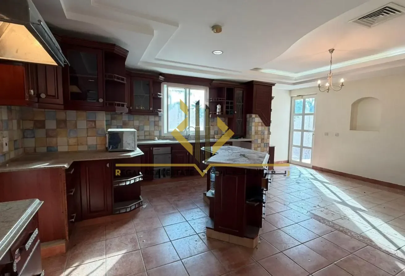 Experience spacious and elegant family living - view 3