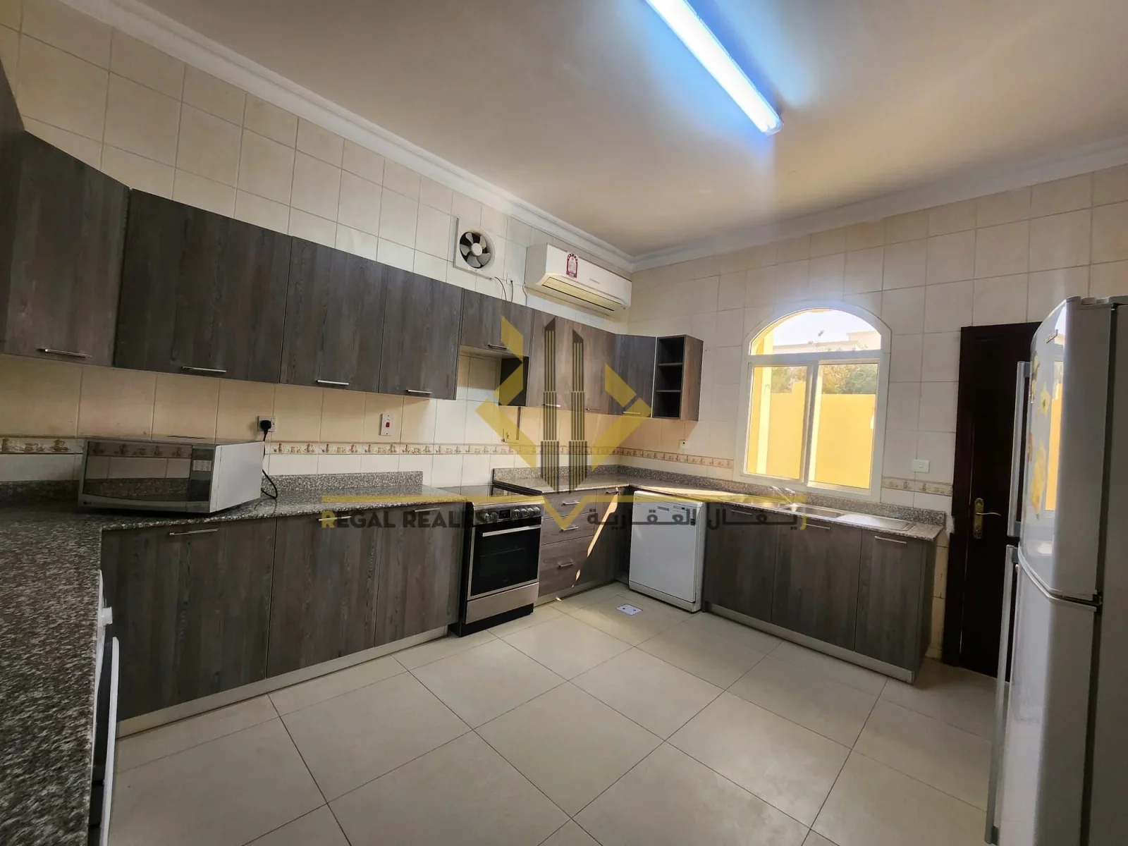5 BHK Semi-Furnished Compound Villa in New Salata