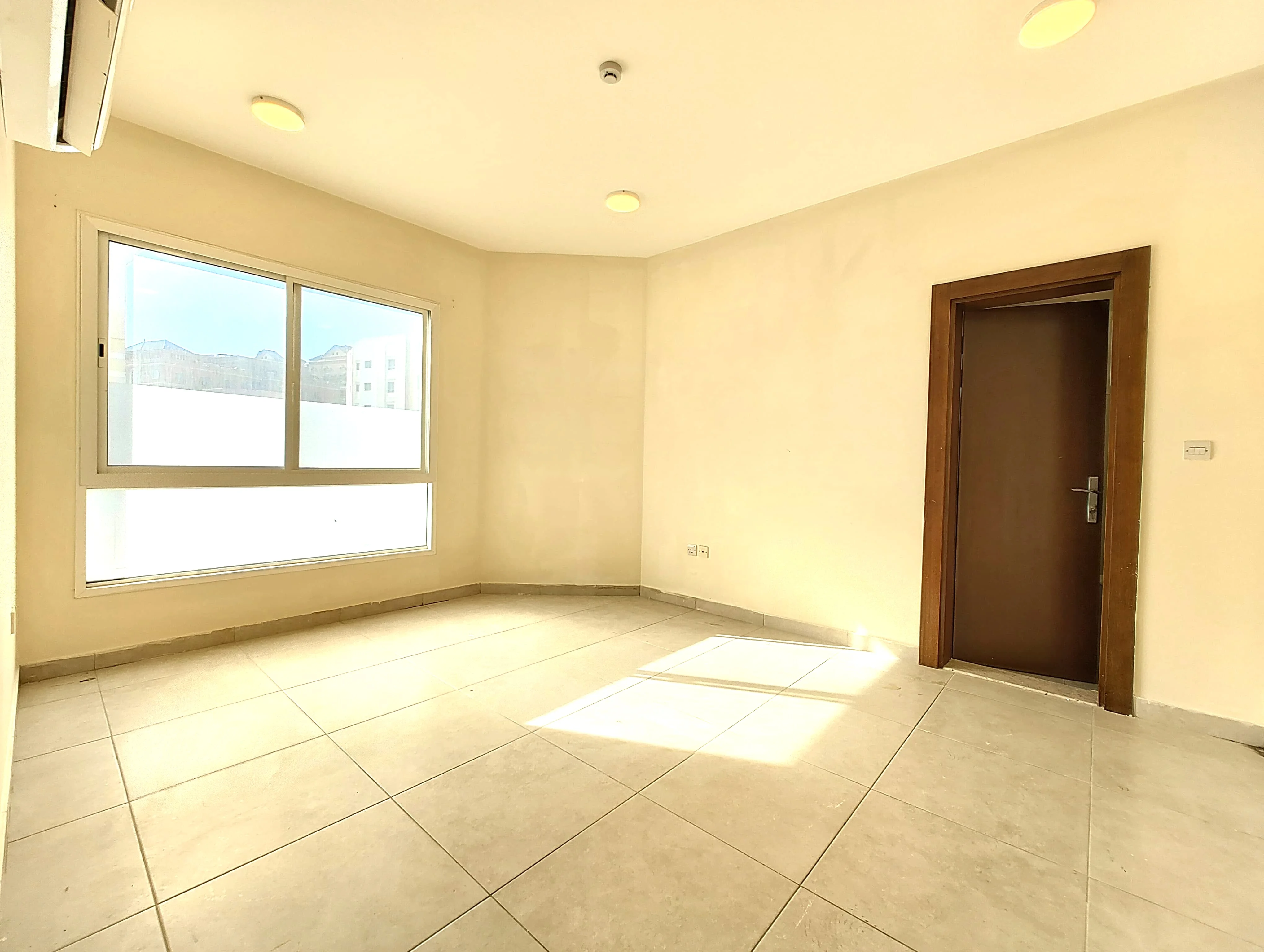 SPACIOUS UF 3BHK APARTMENT NEAR METRO