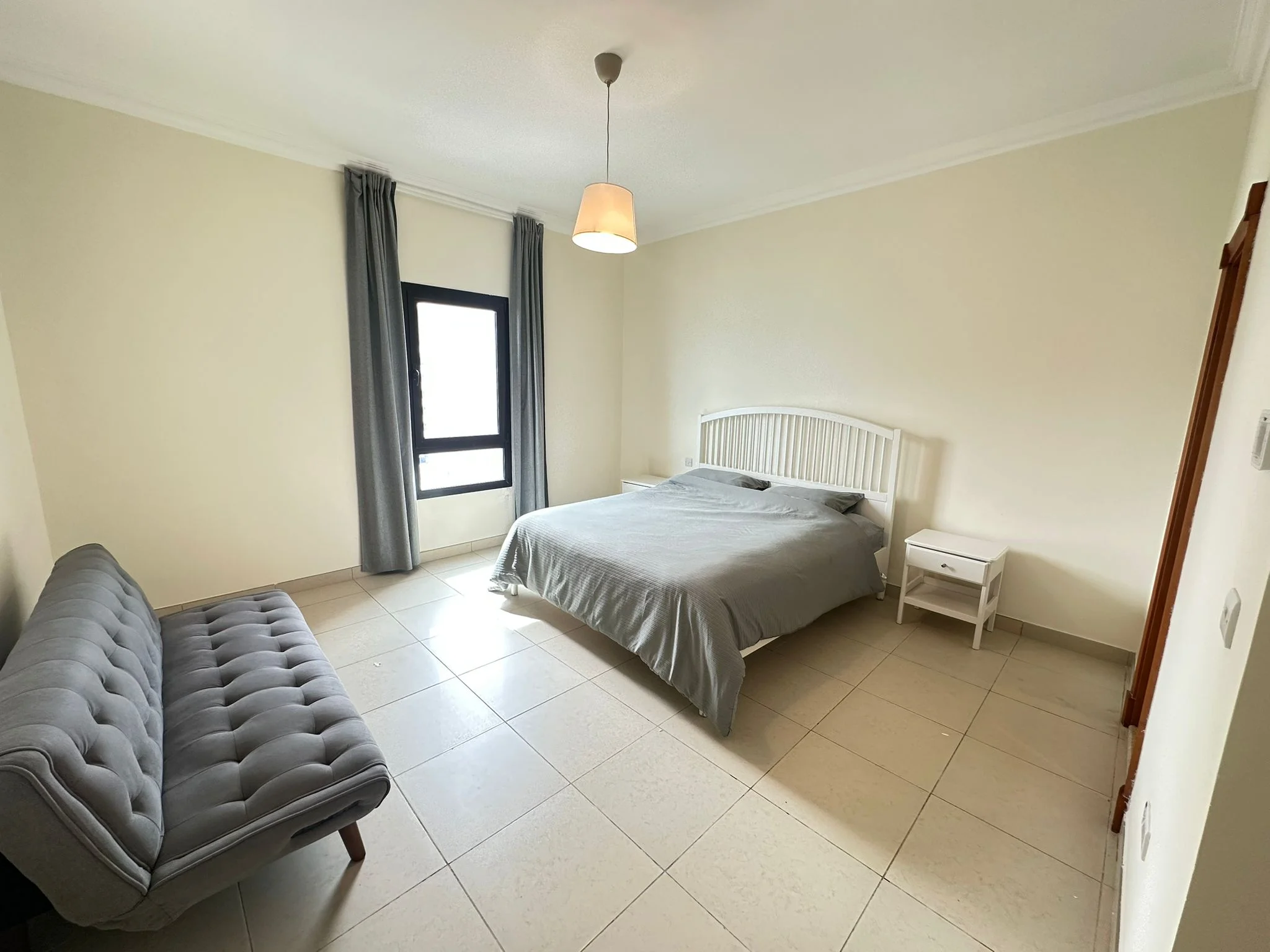 Luxury 1-BHK 7500 WITH STUNNING MARINA VIEW INCLUDING BILLS