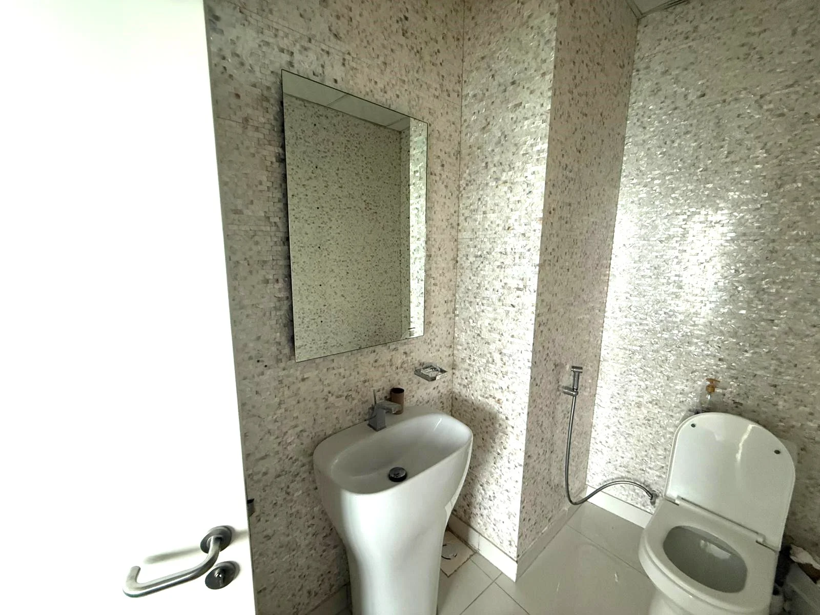 SEA VIEW OFFICE | FULLY FURNISHED | 210 SQM |
