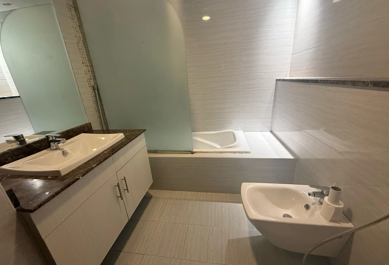 2BHK Semi furnished Apartment full marina view