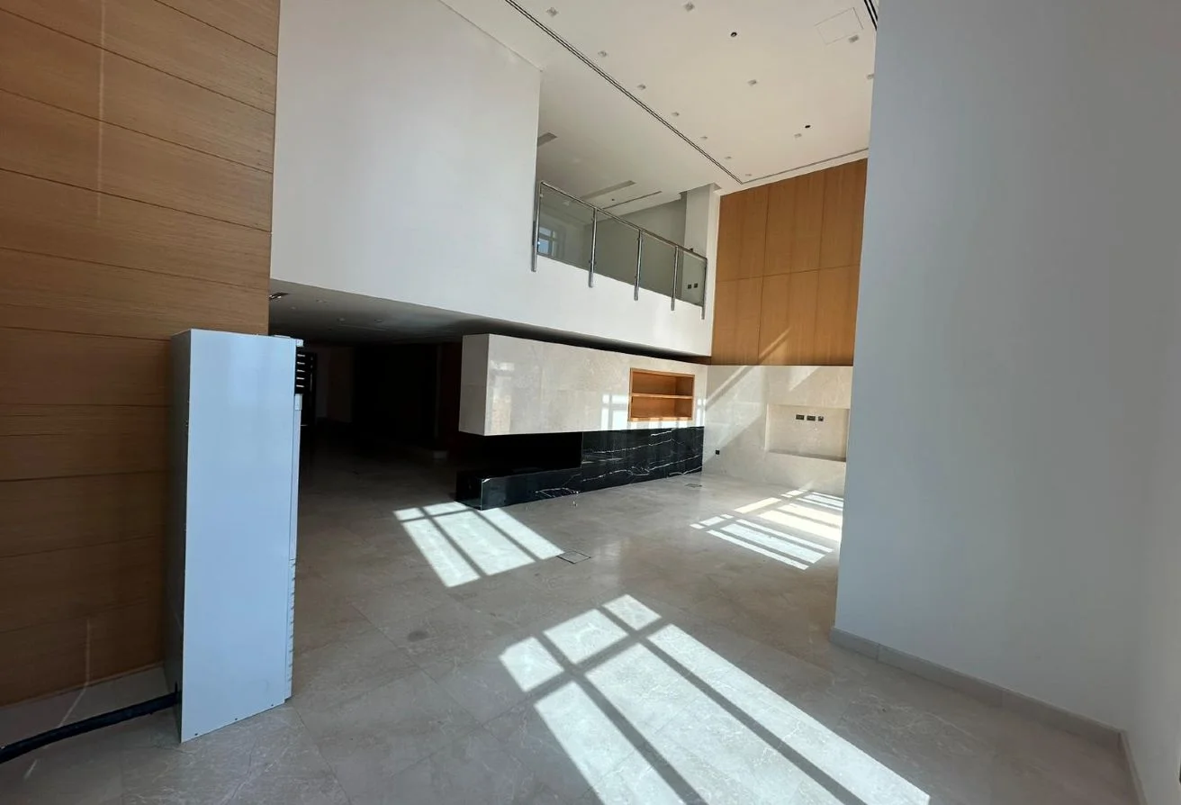Upscale 4+M Townhouse | Premium Living