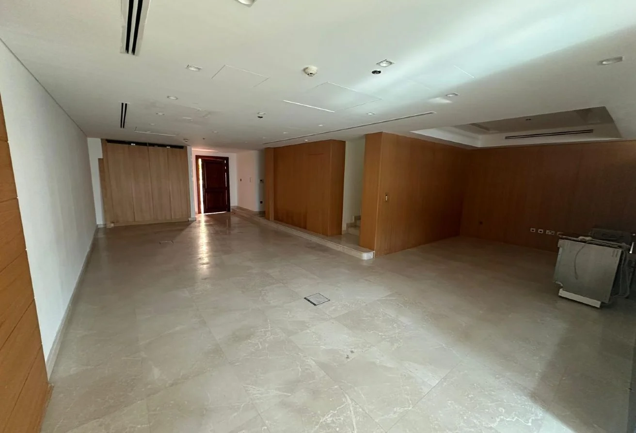 Upscale 4+M Townhouse | Premium Living