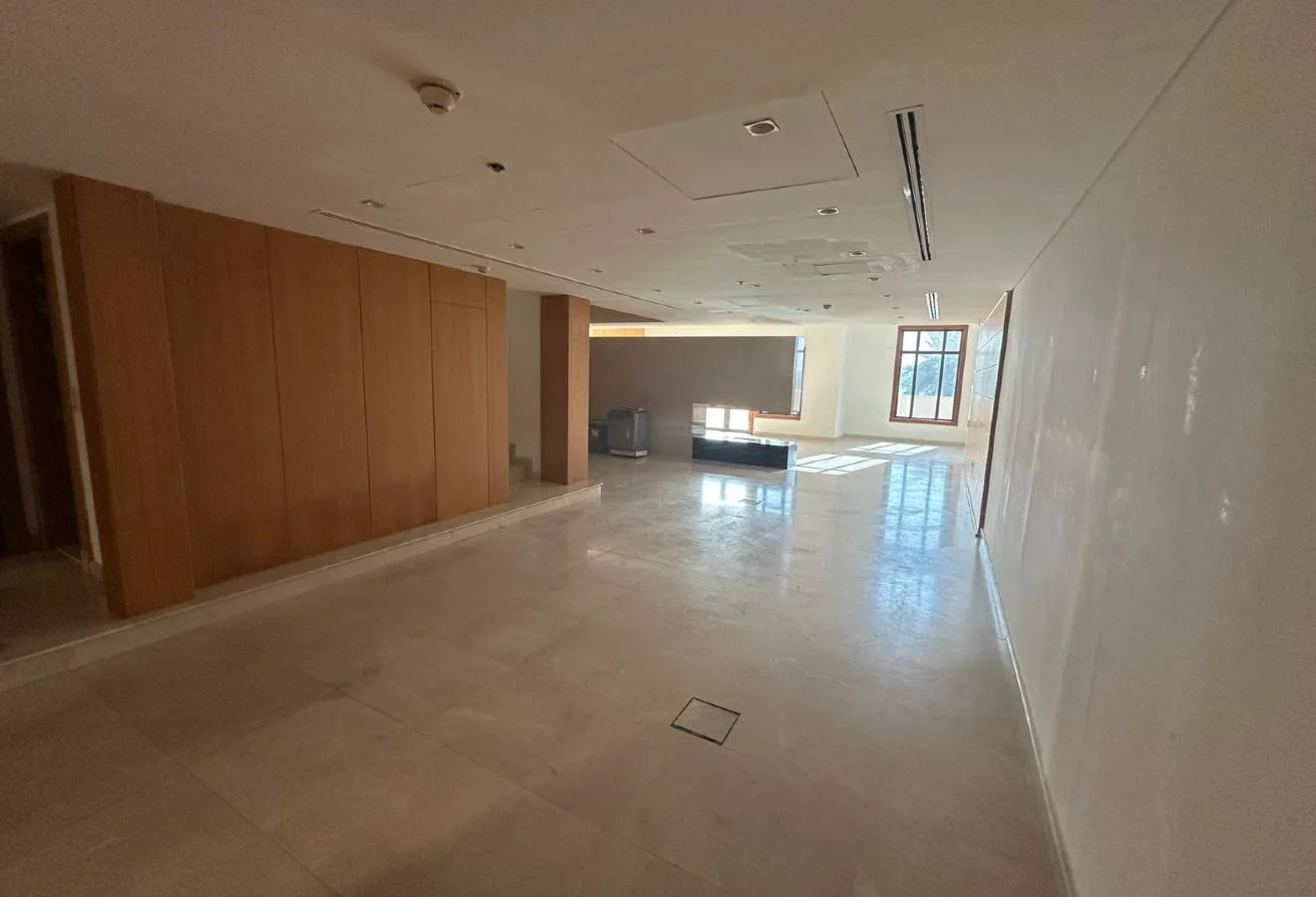 Upscale 4+M Townhouse | Premium Living