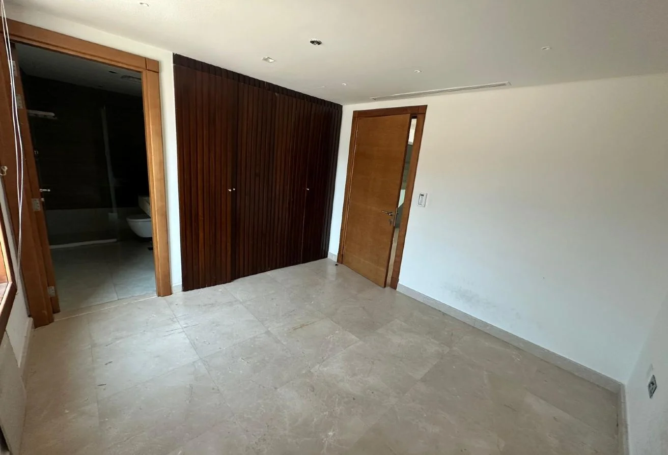 Upscale 4+M Townhouse | Premium Living