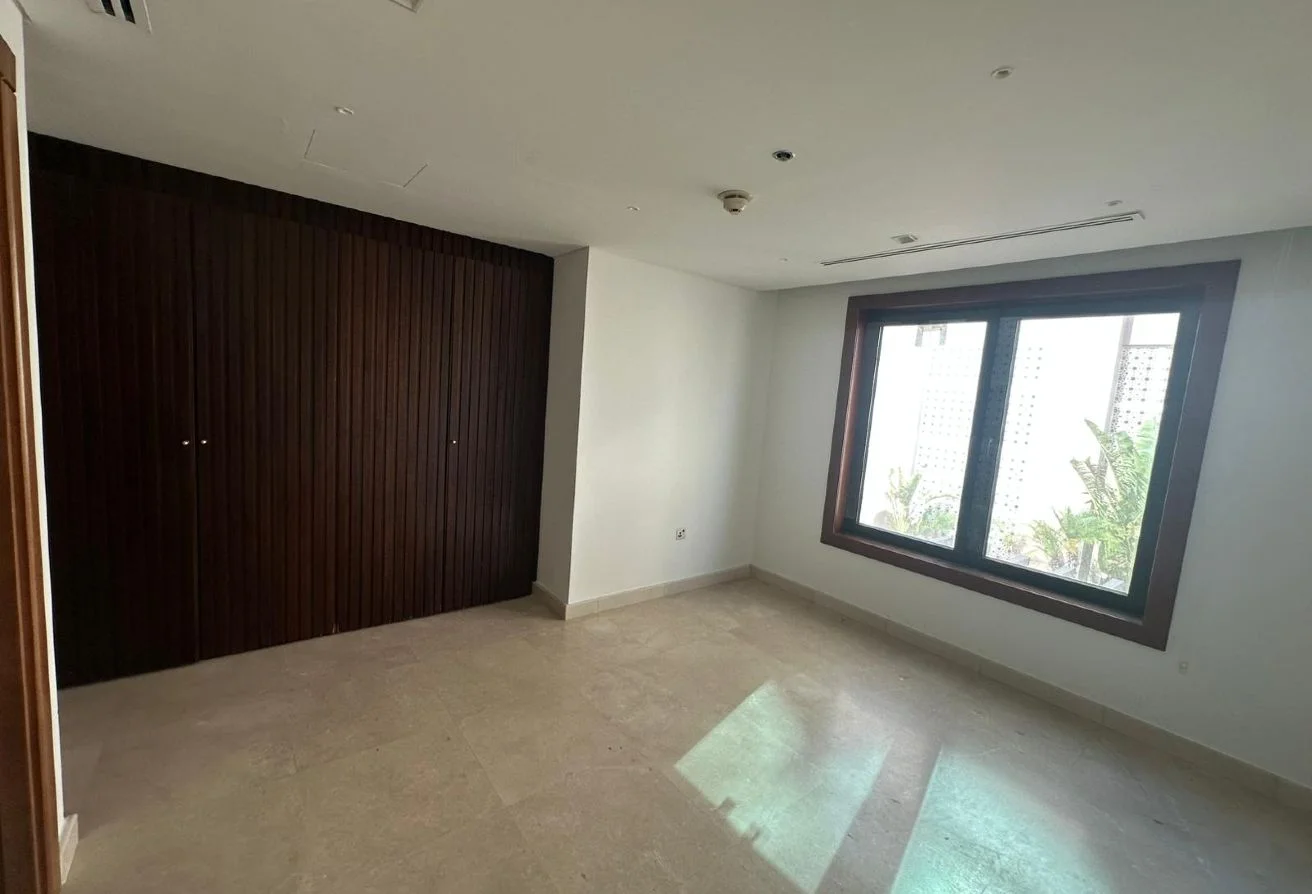 Upscale 4+M Townhouse | Premium Living