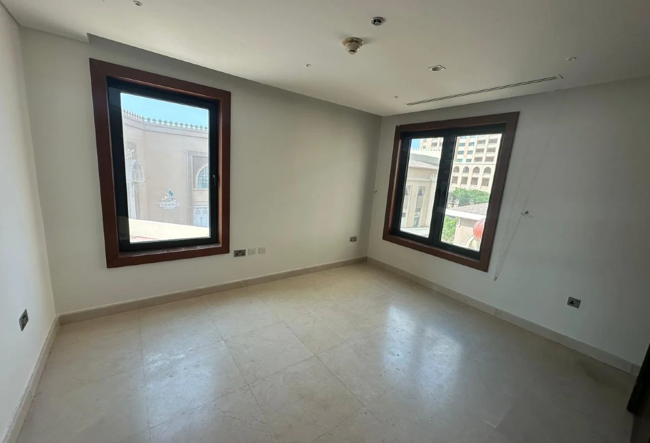 Upscale 4+M Townhouse | Premium Living