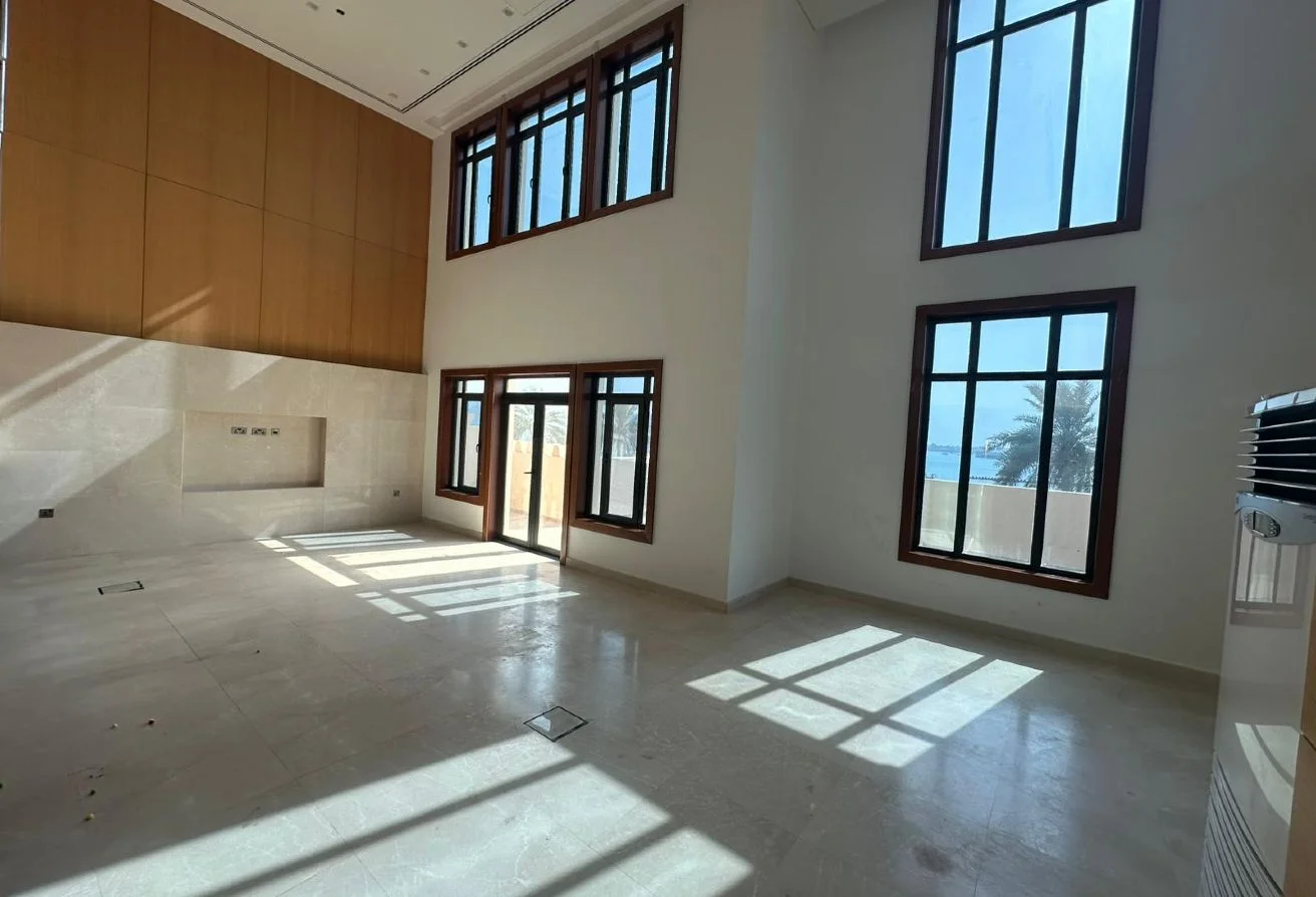 Upscale 4+M Townhouse | Premium Living