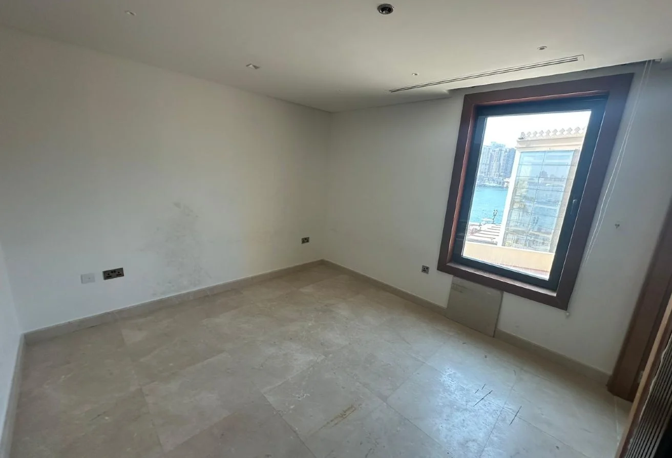Upscale 4+M Townhouse | Premium Living