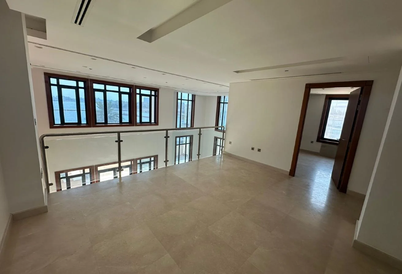 Upscale 4+M Townhouse | Premium Living