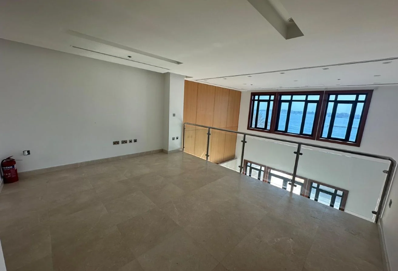 Upscale 4+M Townhouse | Premium Living