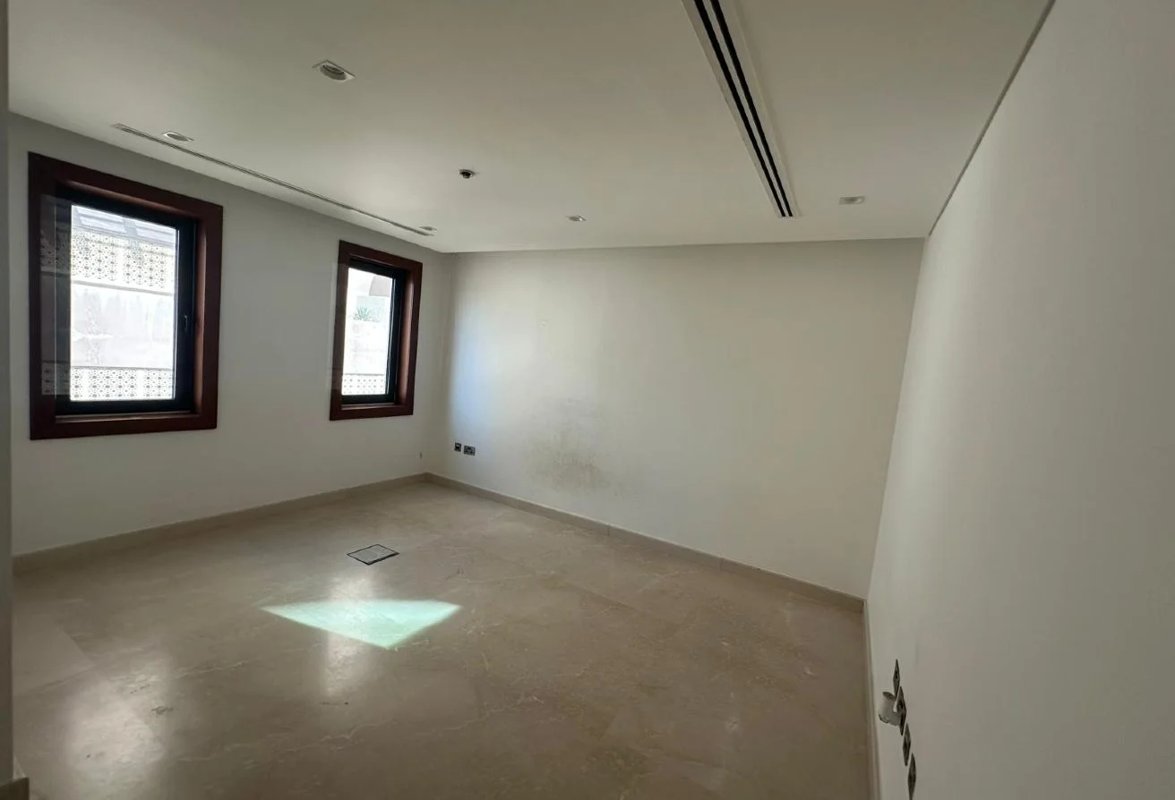Upscale 4+M Townhouse | Premium Living