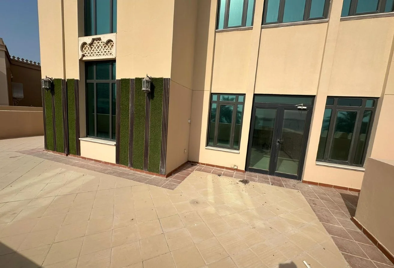 Upscale 4+M Townhouse | Premium Living