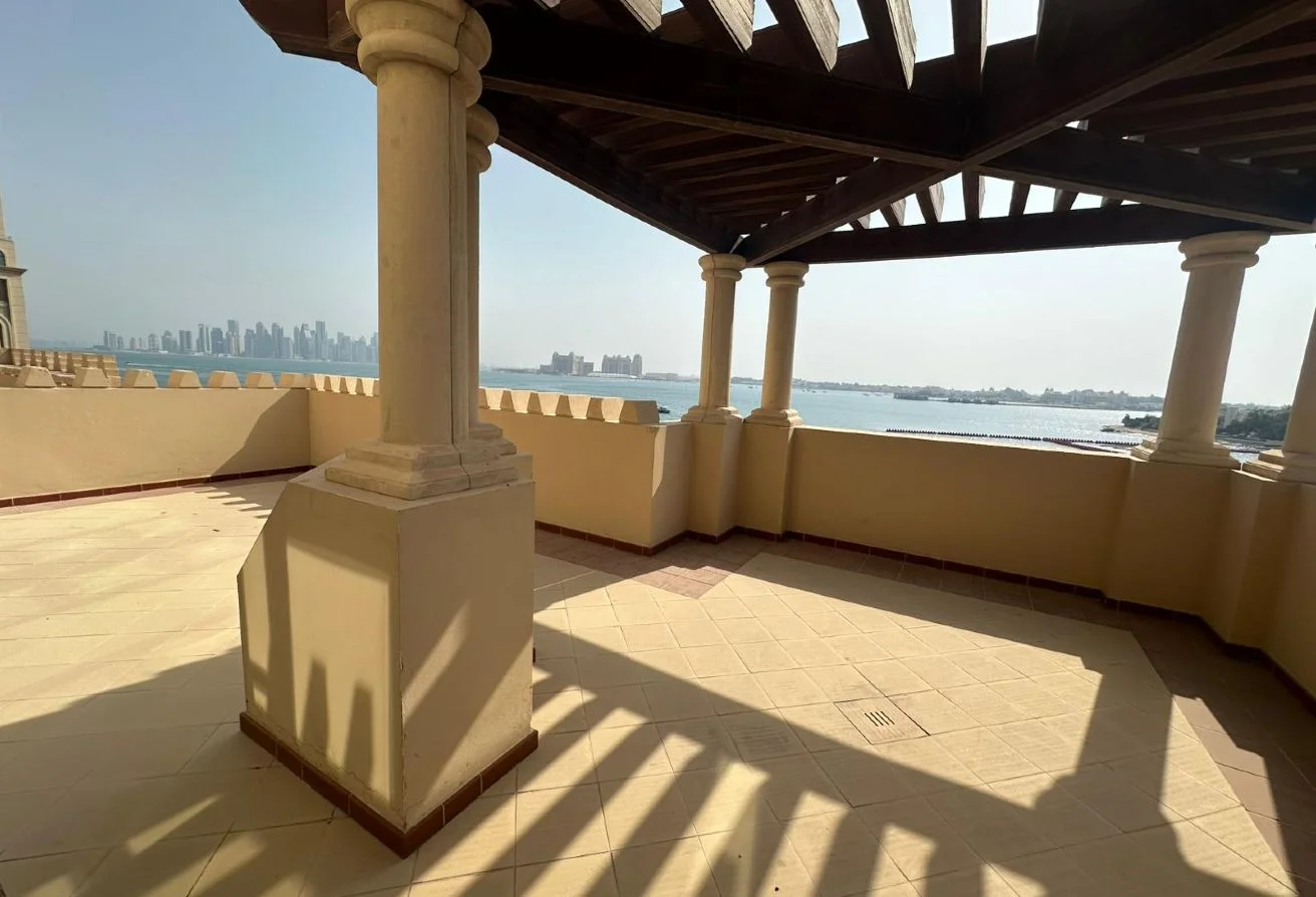 Upscale 4+M Townhouse | Premium Living