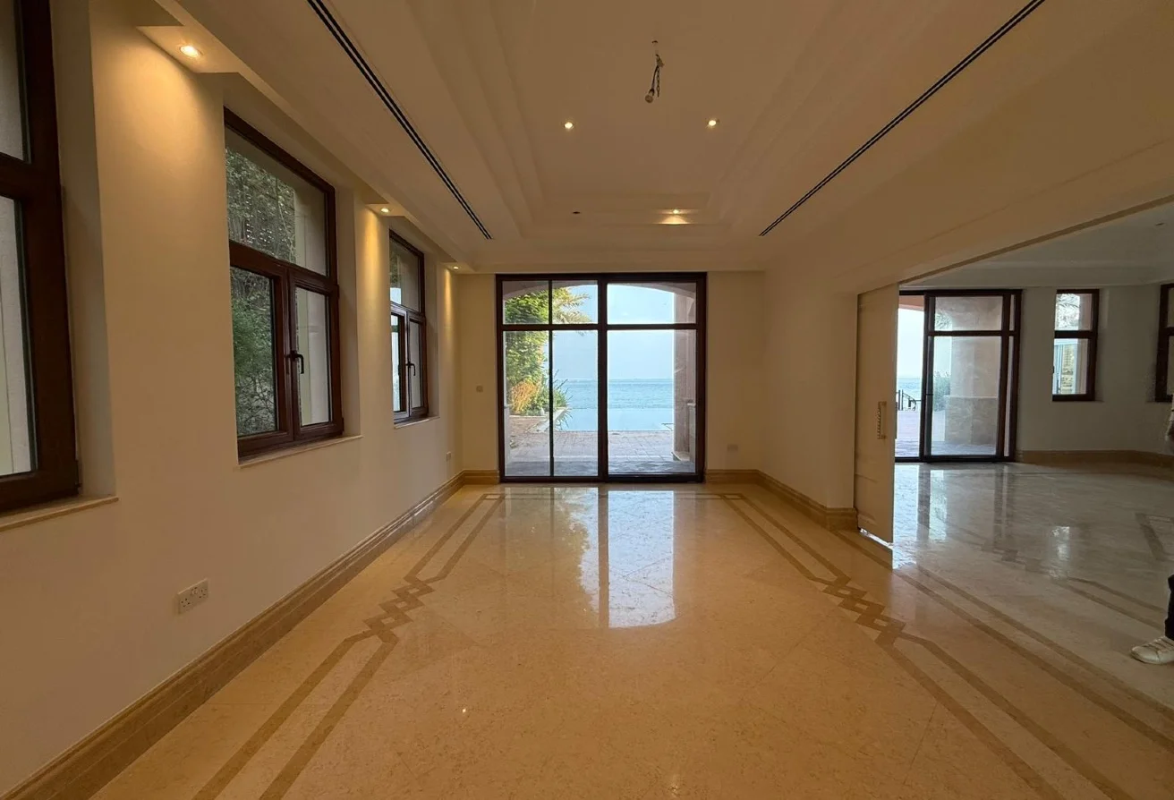 GrandVilla Retreat Beachfront Pool Prime Lifestyle