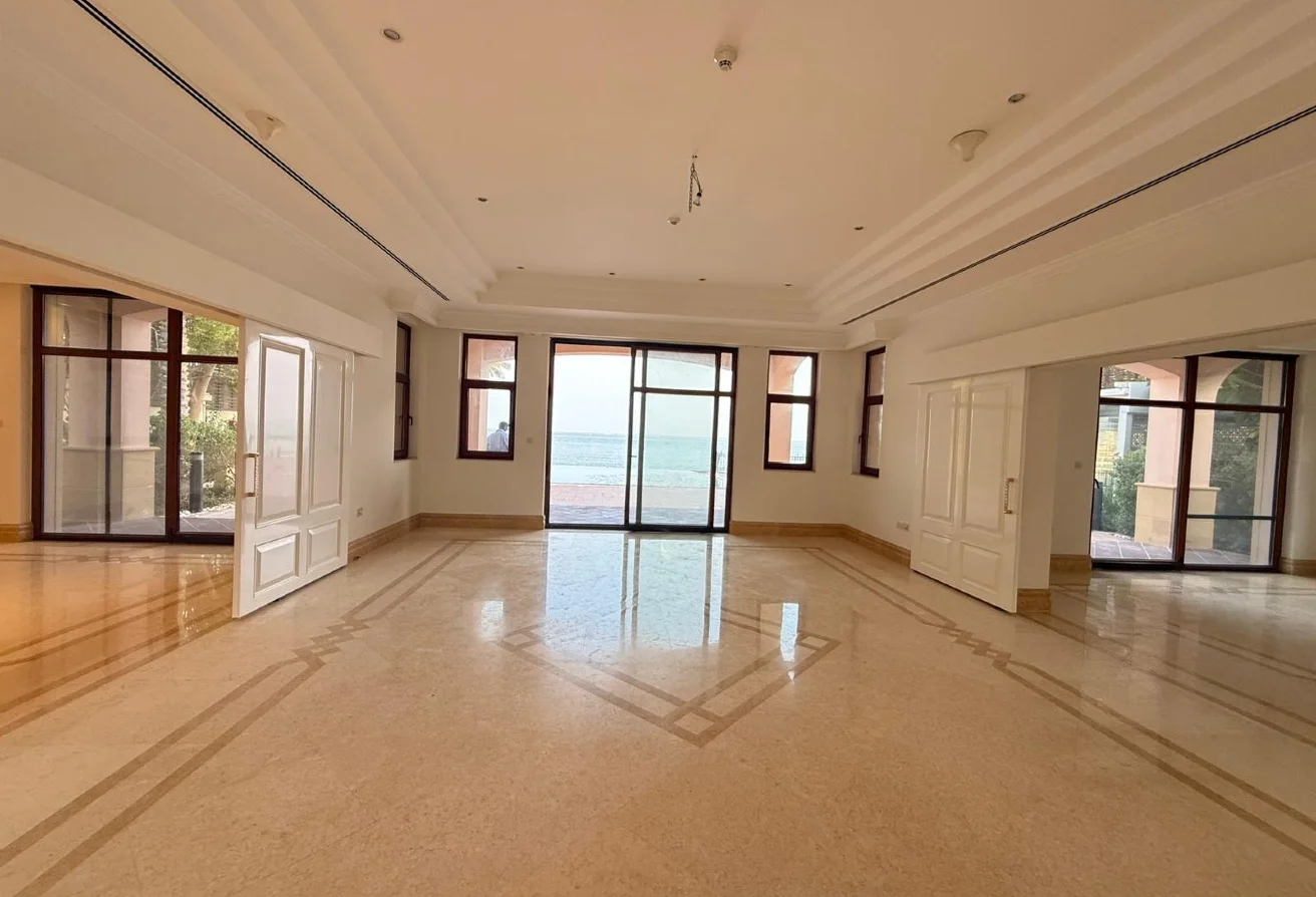 GrandVilla Retreat Beachfront Pool Prime Lifestyle