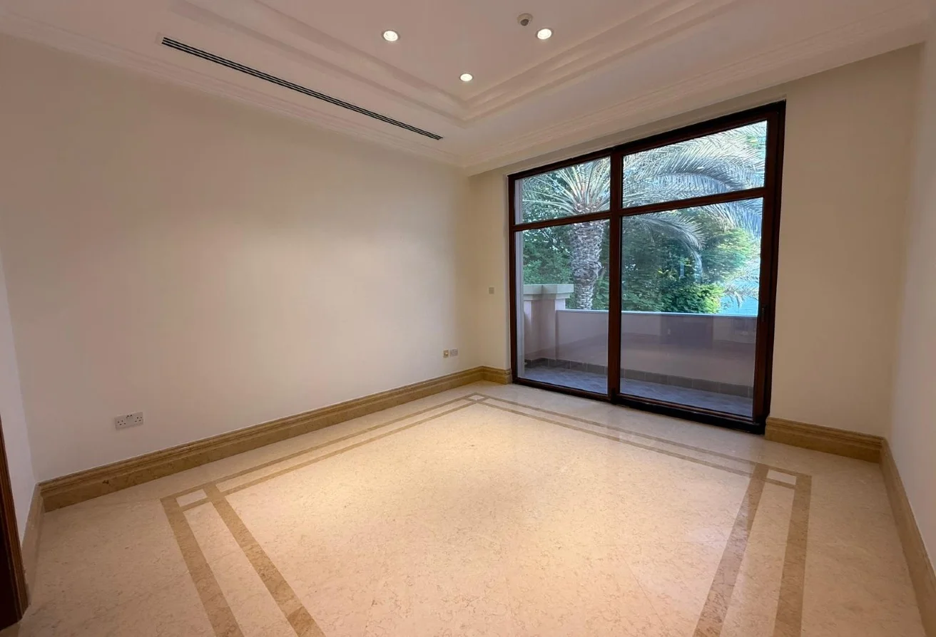GrandVilla Retreat Beachfront Pool Prime Lifestyle