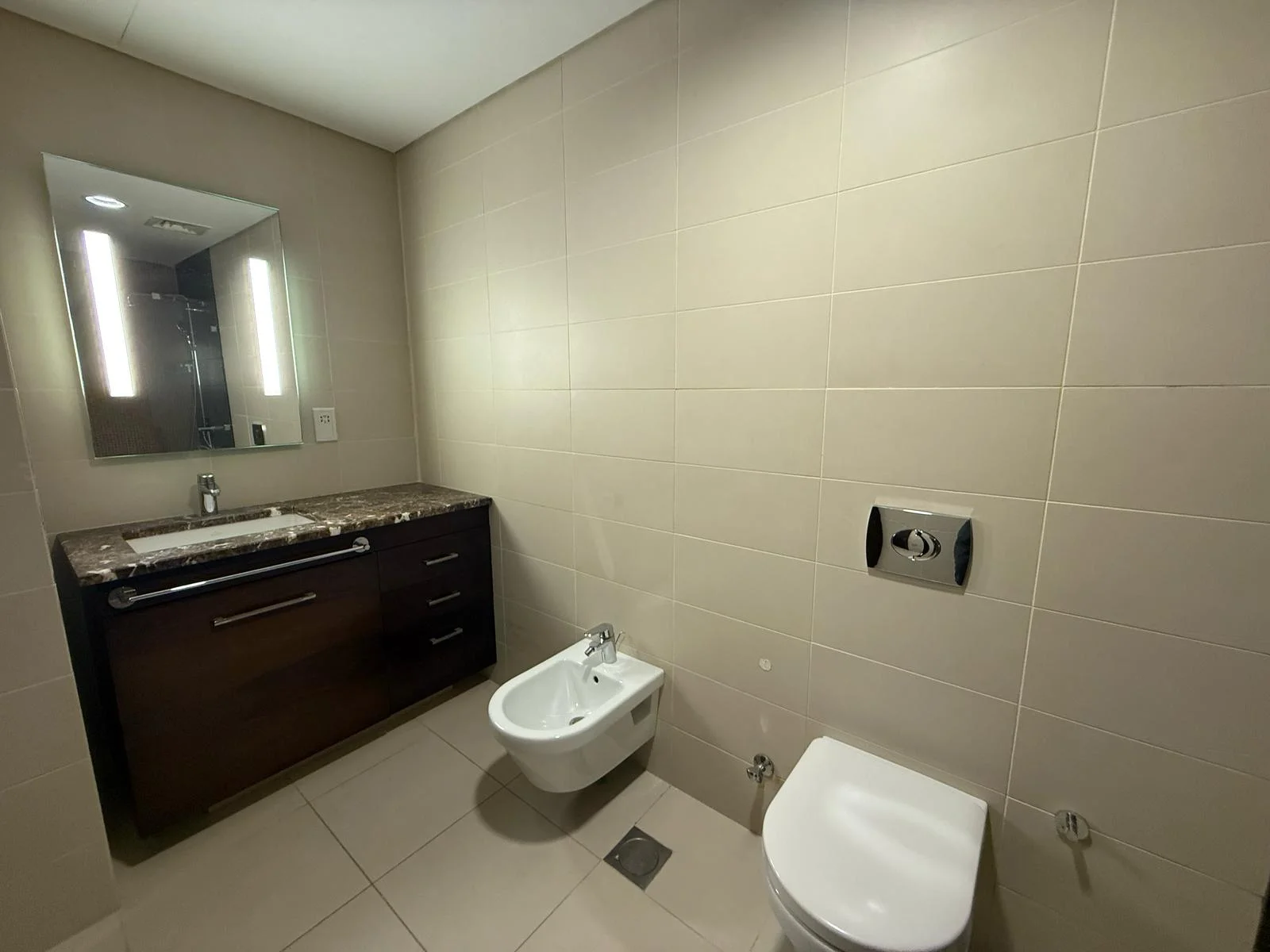 2 BHK +OFFICE FULLY MRNIA VIEW