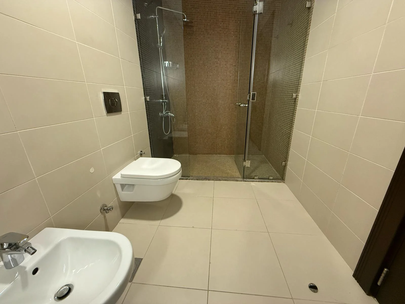 2 BHK +OFFICE FULLY MRNIA VIEW
