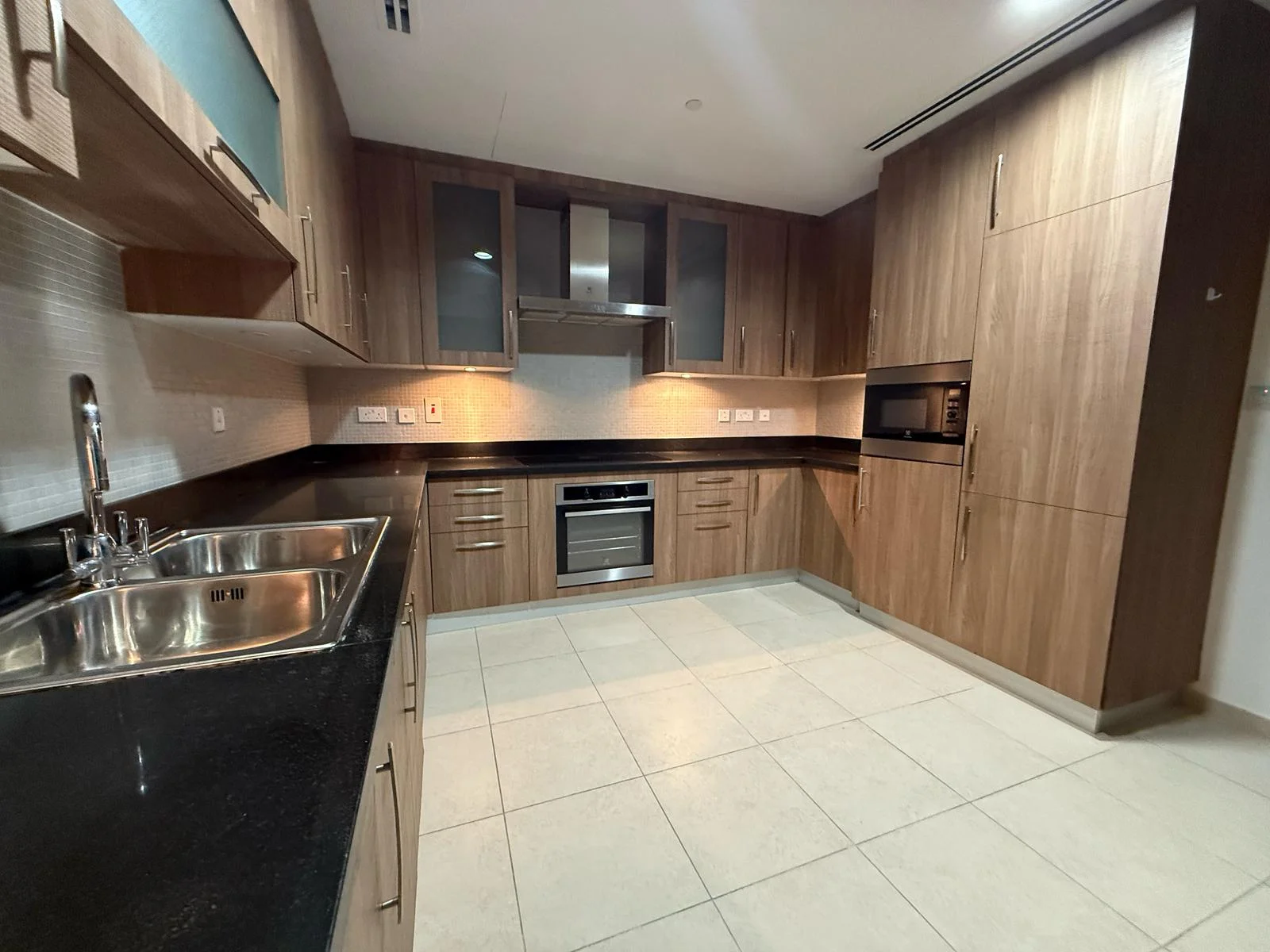 2 BHK +OFFICE FULLY MRNIA VIEW