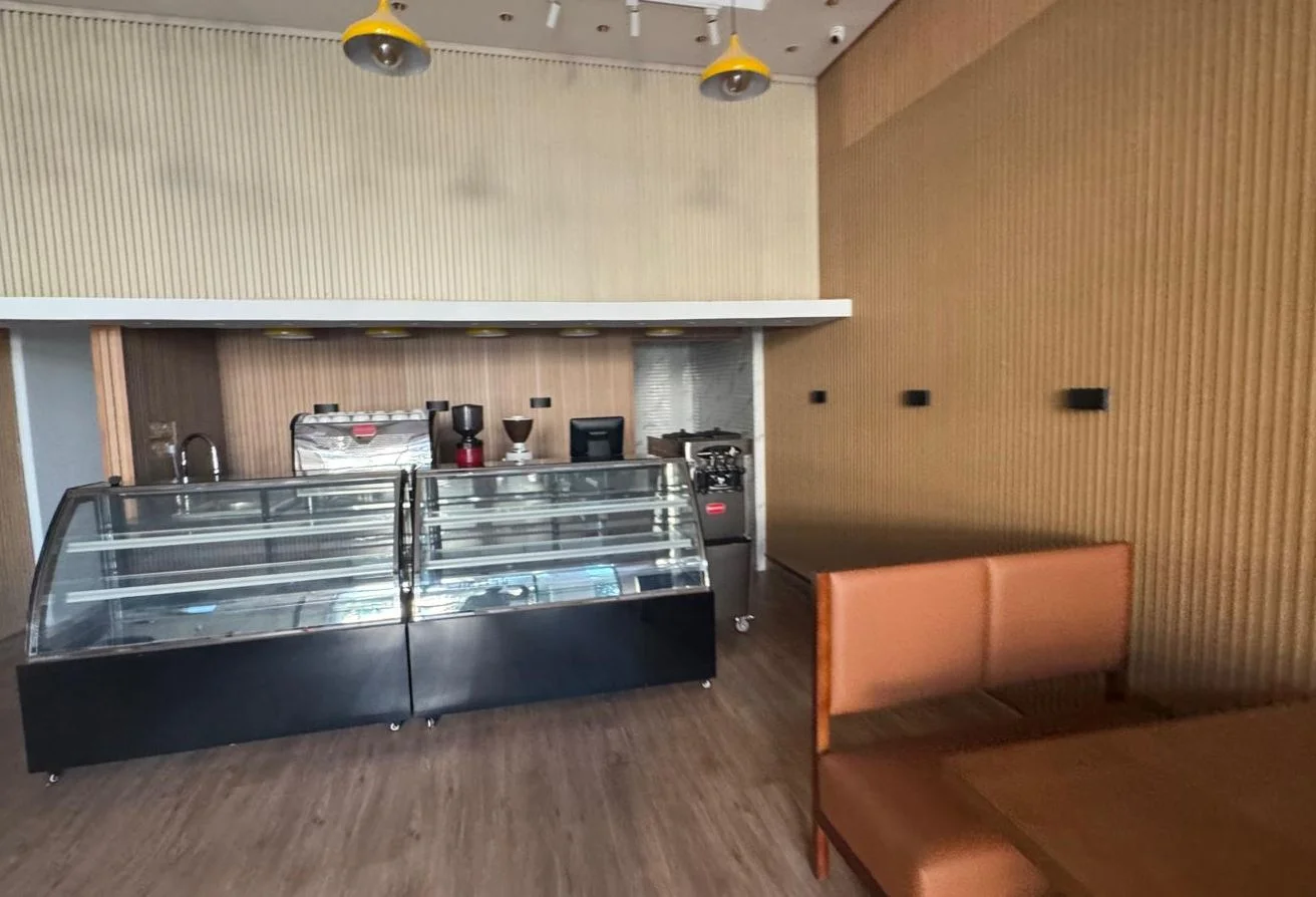 Turnkey Coffee Shop Transfer, Lease QAR 12,000