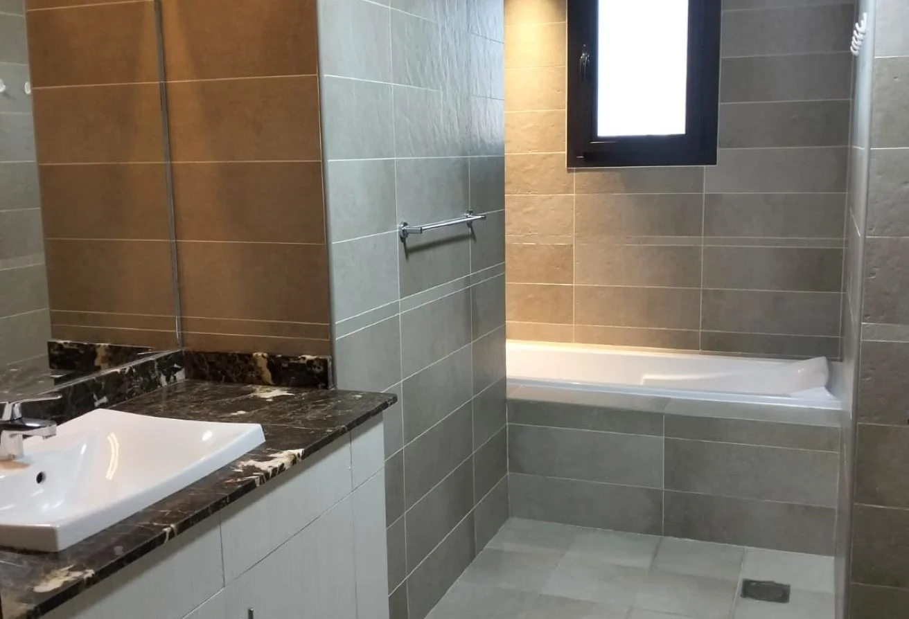 2BHK Semi-Furnished | Tower  Porto Arabia