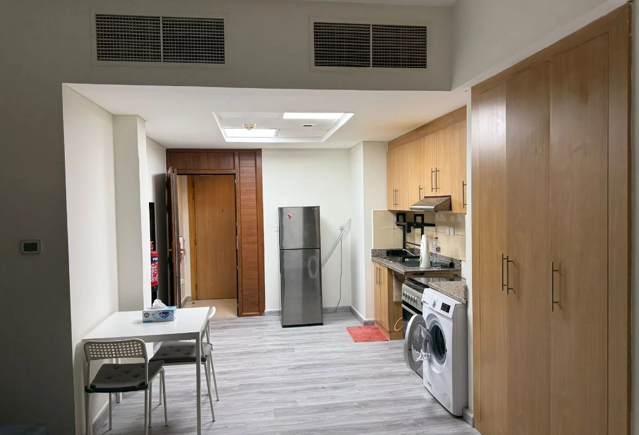 INCLUDING BILLS | STUDIO APT WITH BALCONI | FOXHIL