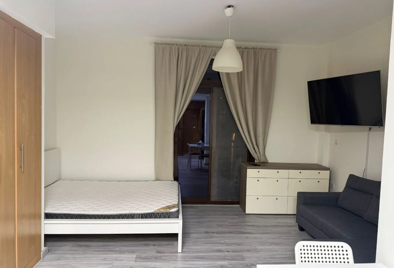 INCLUDING BILLS | STUDIO APT WITH BALCONI | FOXHIL