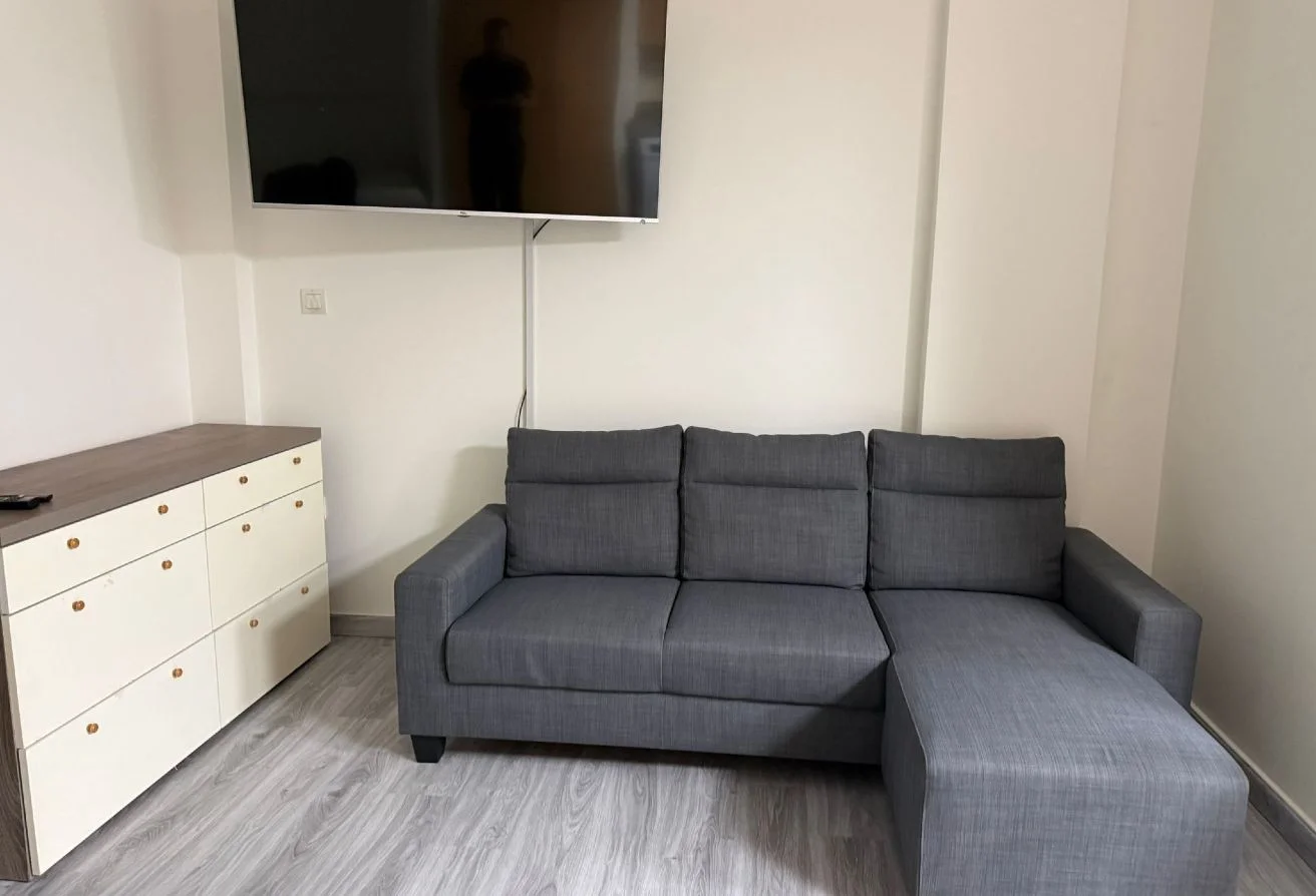 INCLUDING BILLS | STUDIO APT WITH BALCONI | FOXHIL