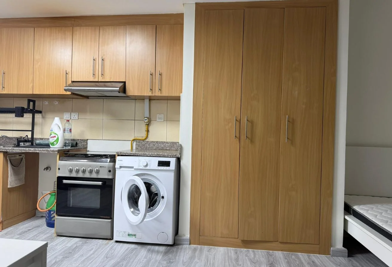 INCLUDING BILLS | STUDIO APT WITH BALCONI | FOXHIL