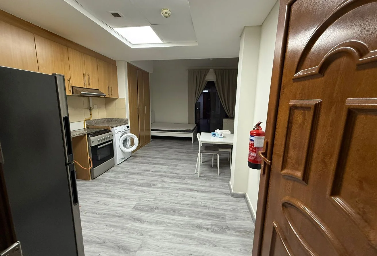 INCLUDING BILLS | STUDIO APT WITH BALCONI | FOXHIL