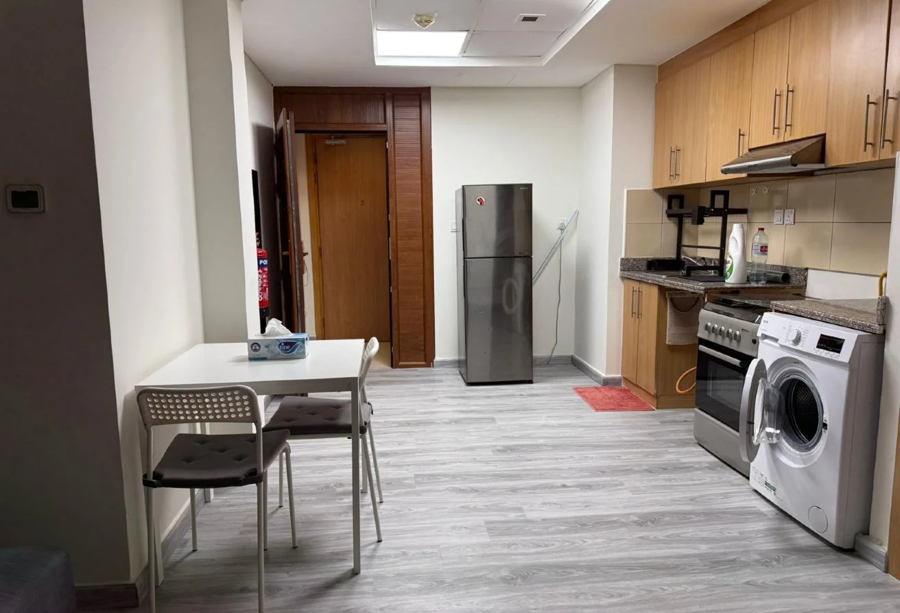 INCLUDING BILLS | STUDIO APT WITH BALCONI | FOXHIL