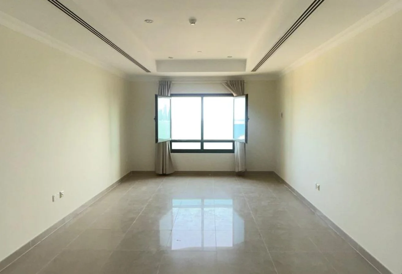 SPACIOUS 2BR | BALCONY | TOP FLOOR | SEA VIEW