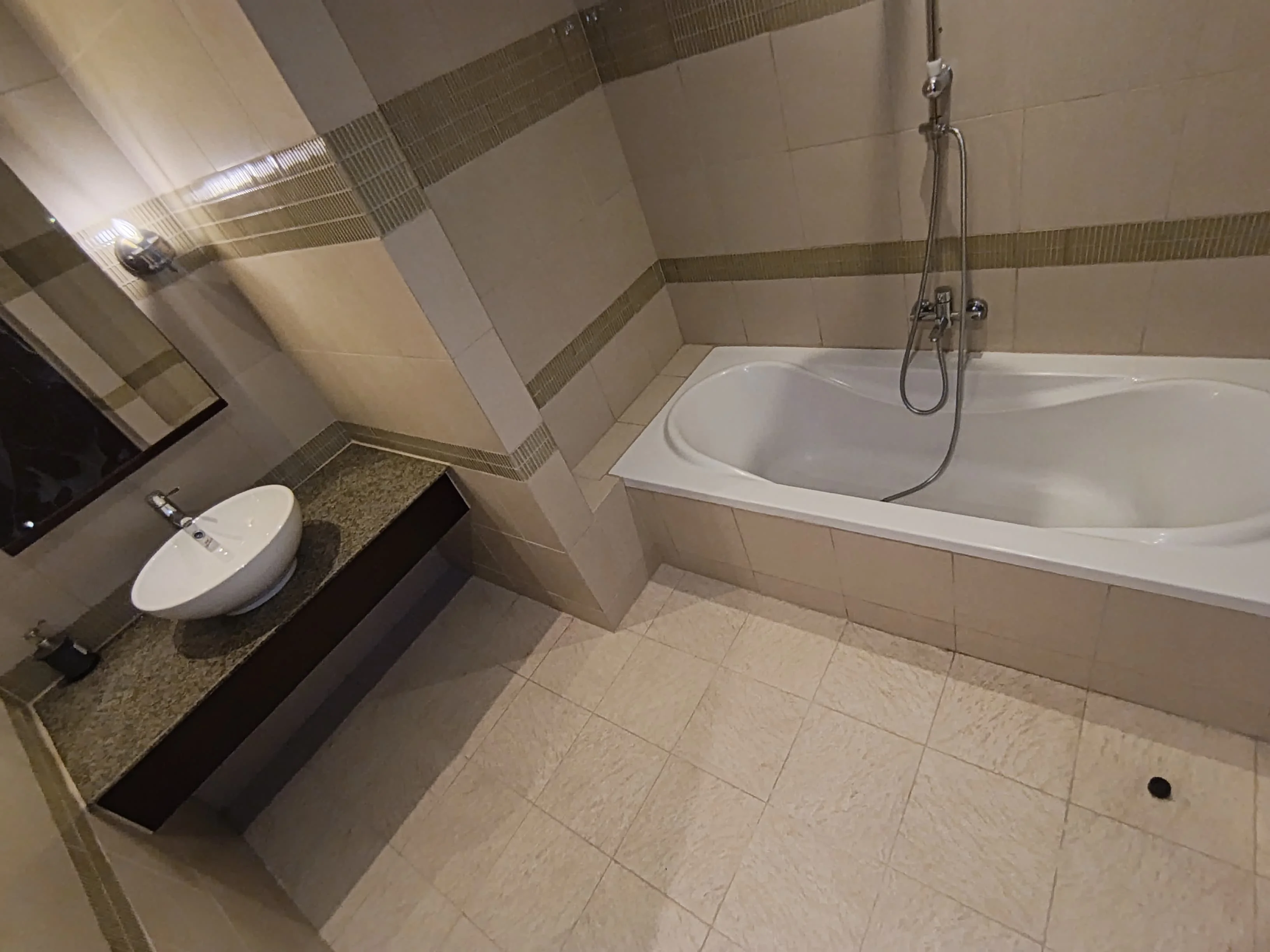 COZY ONE BEDROOM FULLY FURNISHED WITH BALCONY