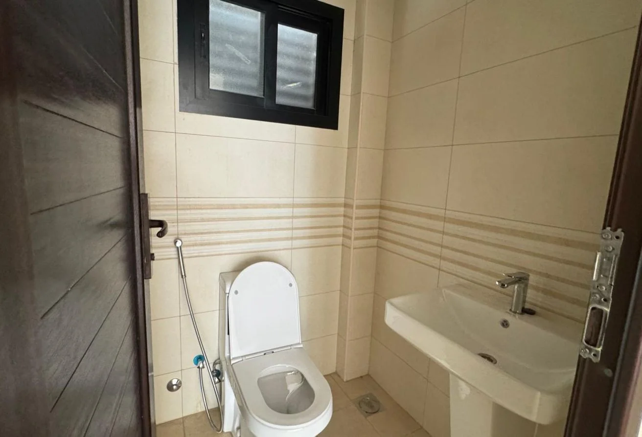 Retail shop with mezzanine for rent – Al Gharafa