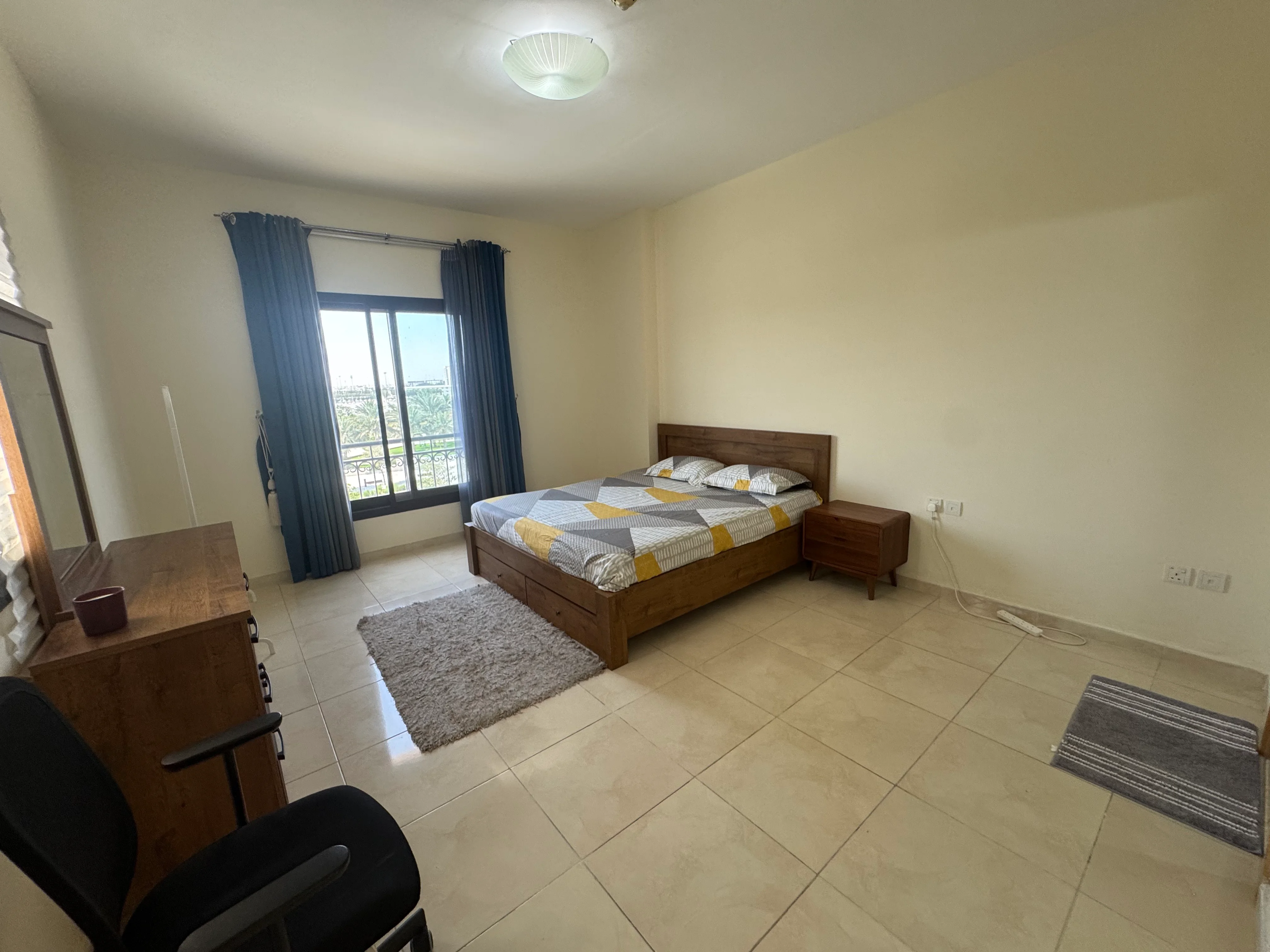 COZY 1 BEDROOM FULLY FURNISHED WITH BALCONY