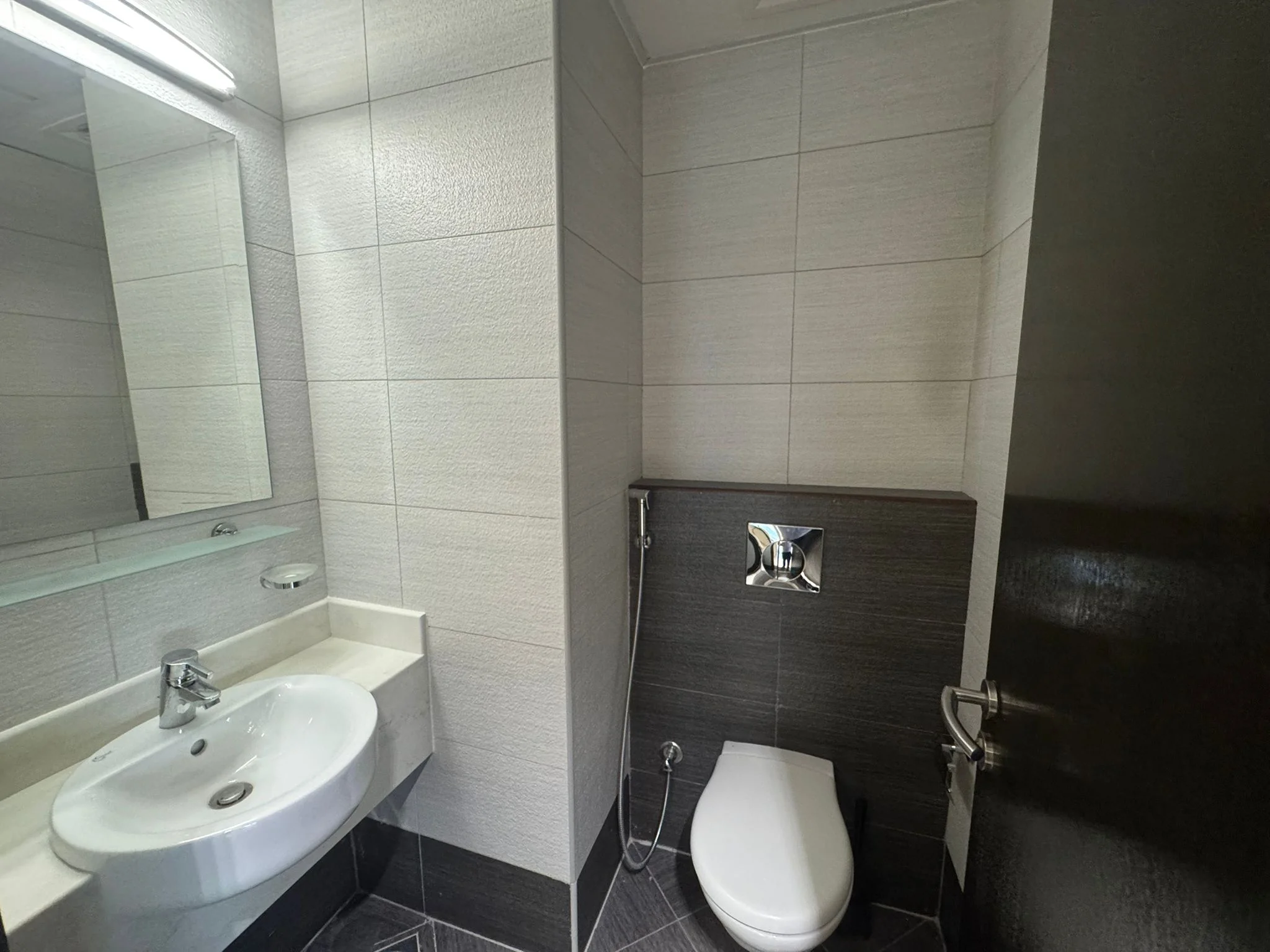 3bhk plus maid spacious appartment 9500 excluding