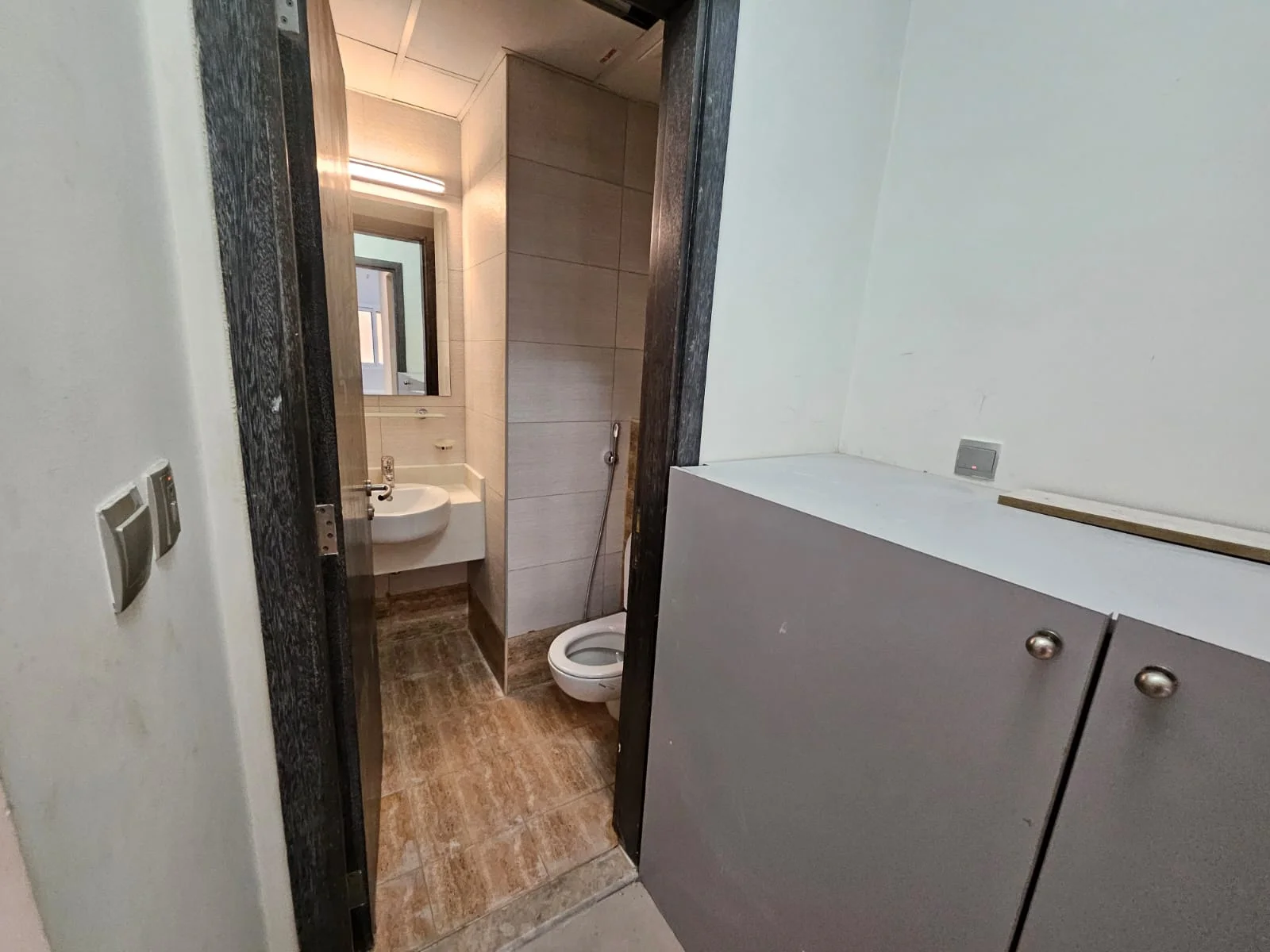 CLASSIC 1BEDROOM SEMI FURNISHED WITH BIG TERRACE